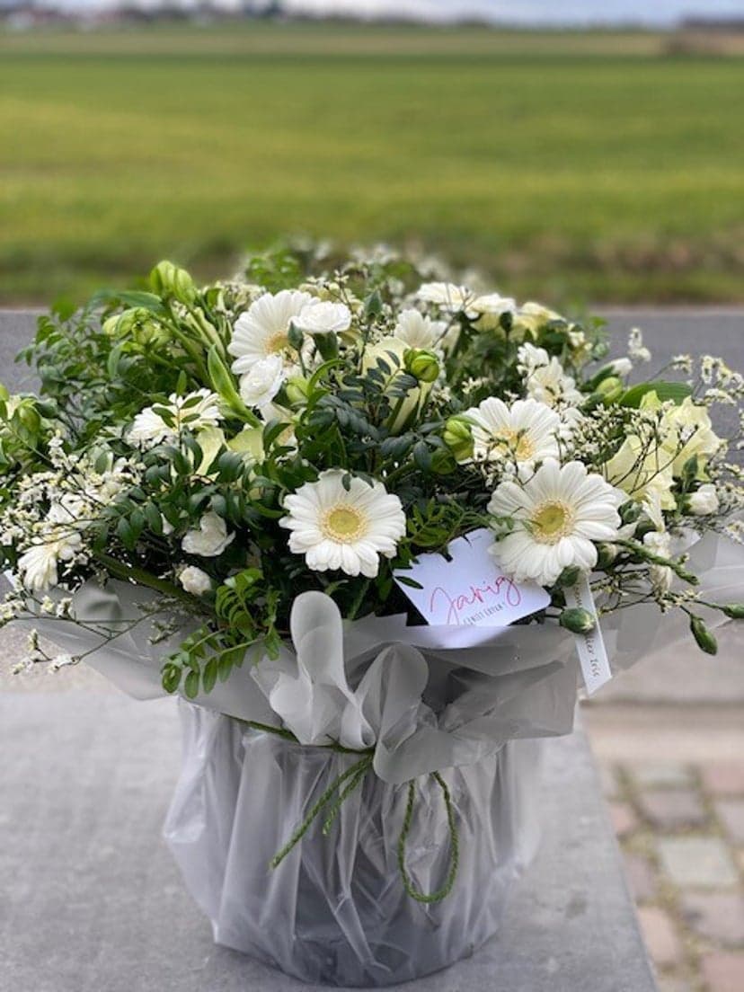 Wit boeket van Bloemenatelier Iris
